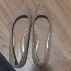Women’s size 8 light tan suede flats